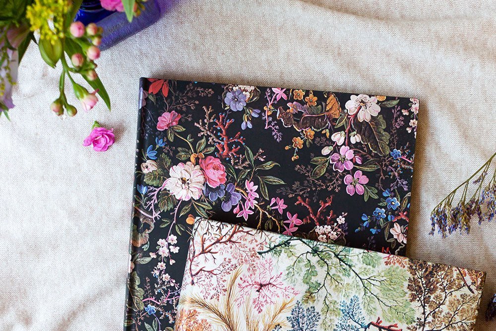 Agenda PAPERBLANKS 2025 Floralia - 12 mois - 1 semaine sur 2 pages - Maxi Rigide Horizontal 160p - 9781408759158